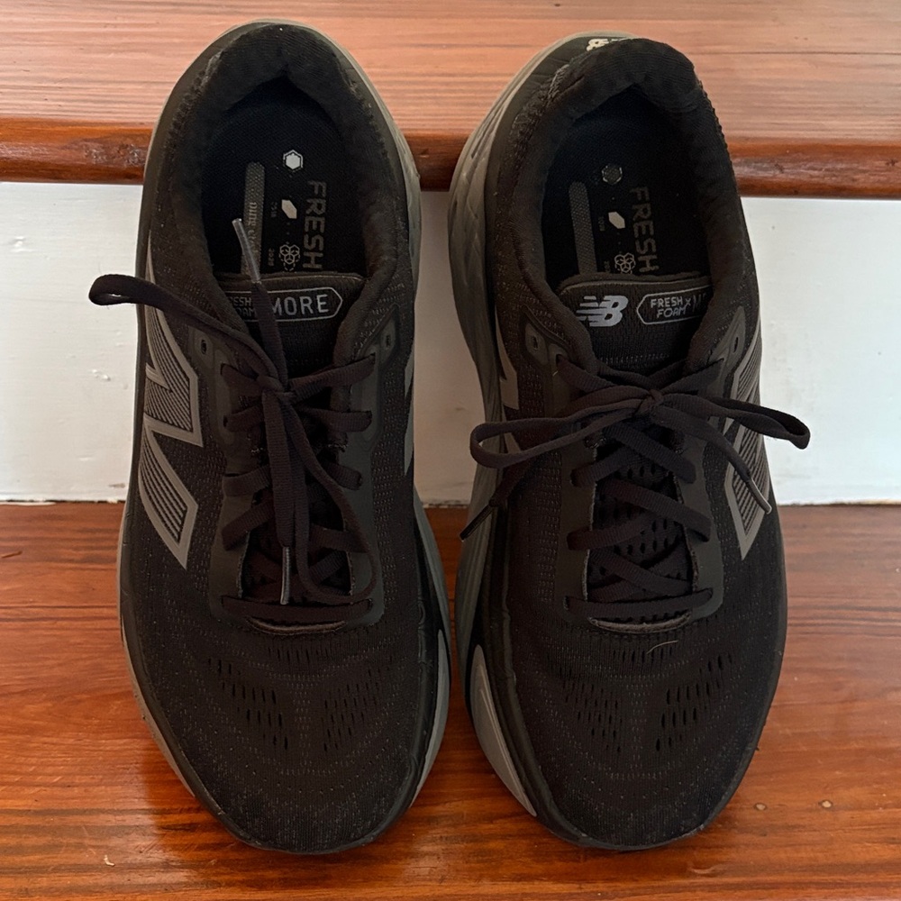 New Balance Men's Black Athletic Shoes